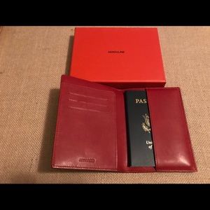 Literary elegance— Leather Passport Holder